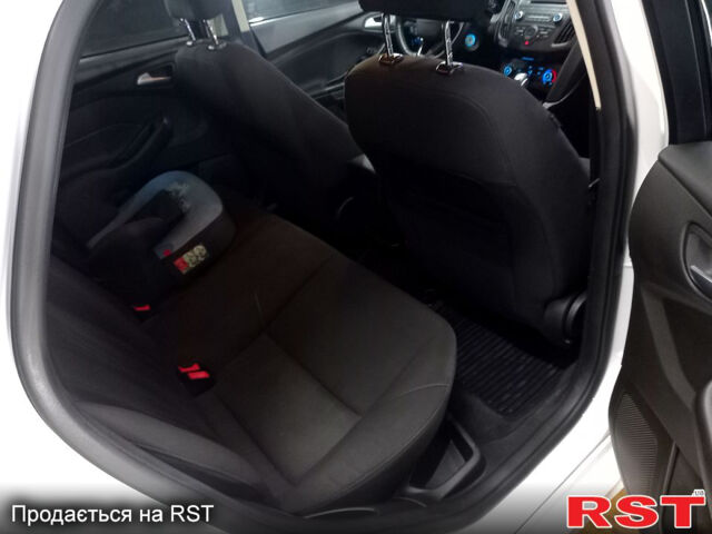 Білий Форд Фокус, об'ємом двигуна 2 л та пробігом 109 тис. км за 9000 $, фото 8 на Automoto.ua