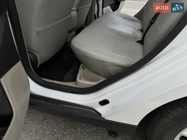 Белый Форд Фокус, объемом двигателя 2 л и пробегом 205 тыс. км за 8300 $, фото 17 на Automoto.ua