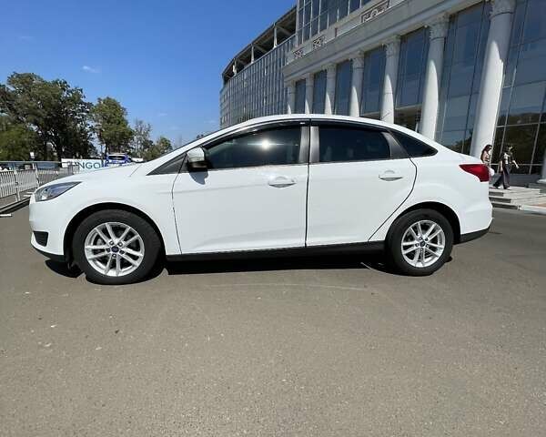 Белый Форд Фокус, объемом двигателя 2 л и пробегом 206 тыс. км за 8800 $, фото 3 на Automoto.ua