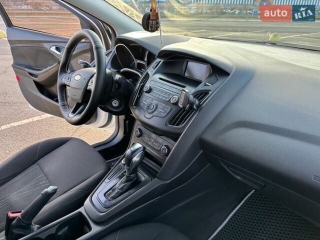 Белый Форд Фокус, объемом двигателя 2 л и пробегом 182 тыс. км за 8400 $, фото 14 на Automoto.ua