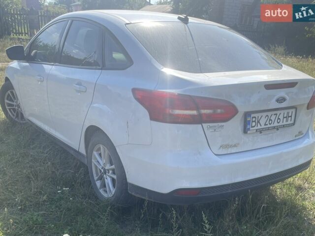 Белый Форд Фокус, объемом двигателя 2 л и пробегом 190 тыс. км за 8000 $, фото 4 на Automoto.ua