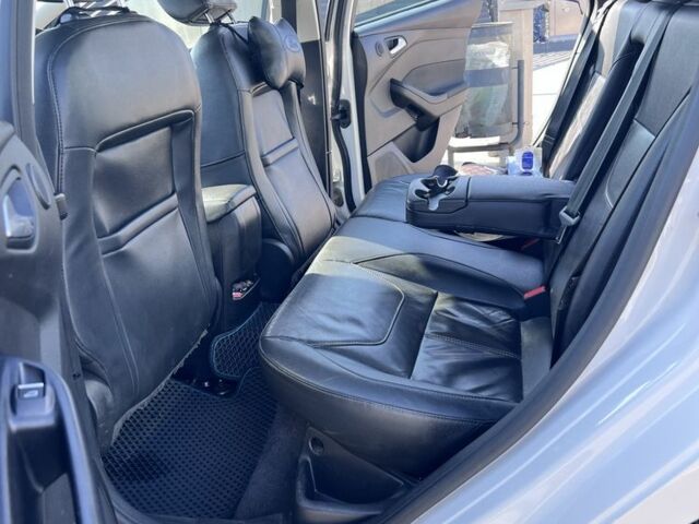 Белый Форд Фокус, объемом двигателя 2 л и пробегом 257 тыс. км за 8500 $, фото 2 на Automoto.ua