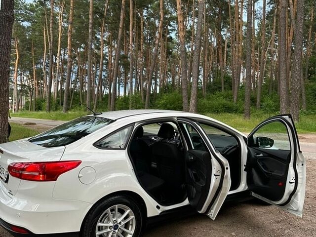 Білий Форд Фокус, об'ємом двигуна 2 л та пробігом 151 тис. км за 10000 $, фото 5 на Automoto.ua