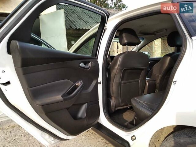 Белый Форд Фокус, объемом двигателя 2 л и пробегом 71 тыс. км за 9000 $, фото 10 на Automoto.ua