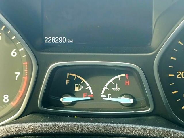 Білий Форд Фокус, об'ємом двигуна 2 л та пробігом 227 тис. км за 7000 $, фото 10 на Automoto.ua