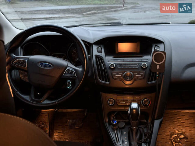 Белый Форд Фокус, объемом двигателя 2 л и пробегом 223 тыс. км за 8000 $, фото 8 на Automoto.ua