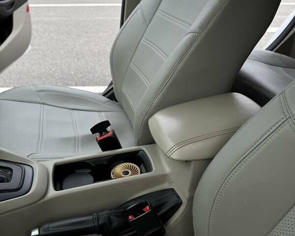 Белый Форд Фокус, объемом двигателя 2 л и пробегом 205 тыс. км за 8300 $, фото 20 на Automoto.ua