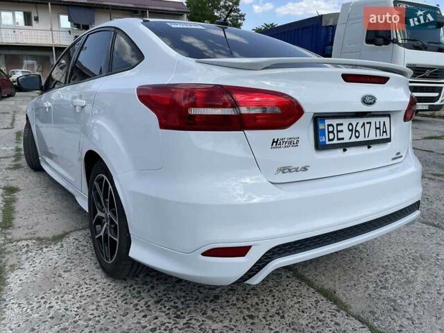 Білий Форд Фокус, об'ємом двигуна 2 л та пробігом 112 тис. км за 8500 $, фото 2 на Automoto.ua