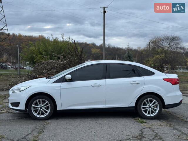 Форд Фокус 2015 в Полтаве на Automoto.ua Белый Форд Фокус, объемом двигателя 2 л и пробегом 345 тыс. км за 9800 $, фото 2 на Automoto.ua
