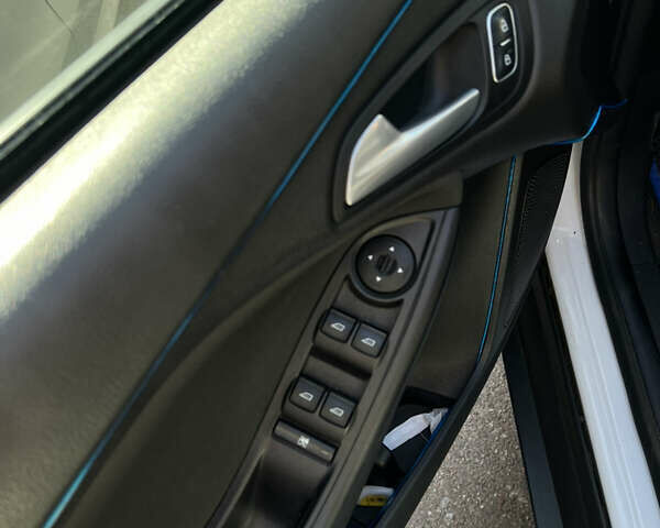 Форд Фокус 2015 у Чернігові на Automoto.ua Білий Форд Фокус, об'ємом двигуна 2 л та пробігом 109 тис. км за 8700 $, фото 6 на Automoto.ua