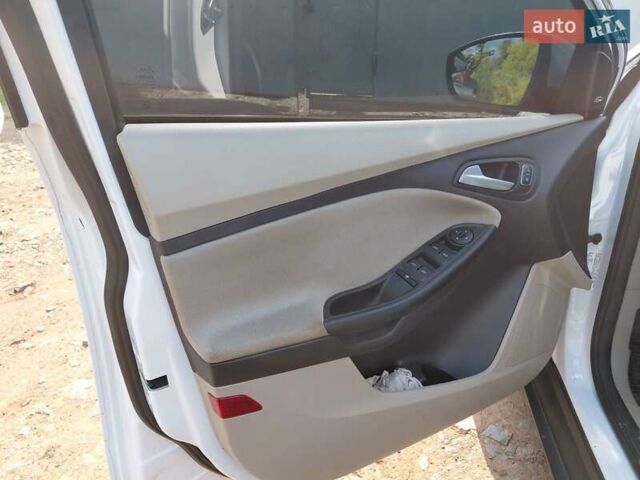 Білий Форд Фокус, об'ємом двигуна 2 л та пробігом 155 тис. км за 8500 $, фото 4 на Automoto.ua