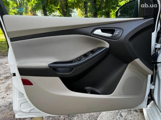Белый Форд Фокус, объемом двигателя 2 л и пробегом 77 тыс. км за 9190 $, фото 8 на Automoto.ua