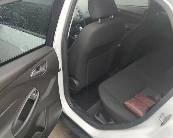 Белый Форд Фокус, объемом двигателя 2 л и пробегом 119 тыс. км за 8800 $, фото 3 на Automoto.ua