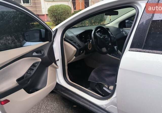 Белый Форд Фокус, объемом двигателя 2 л и пробегом 136 тыс. км за 9200 $, фото 6 на Automoto.ua