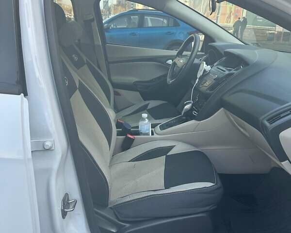 Белый Форд Фокус, объемом двигателя 2 л и пробегом 202 тыс. км за 7600 $, фото 1 на Automoto.ua