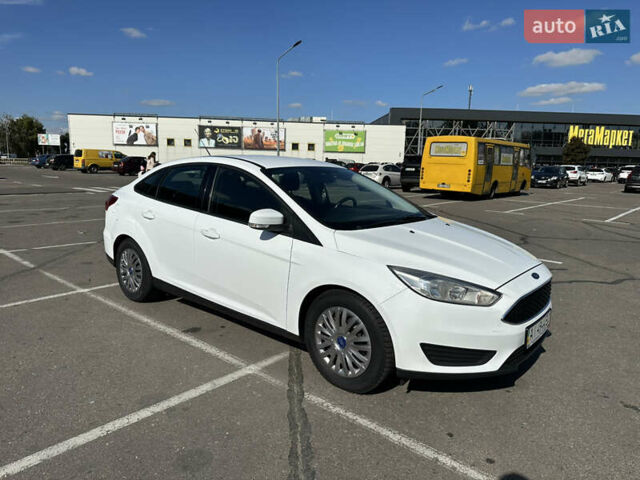 Белый Форд Фокус, объемом двигателя 1.6 л и пробегом 181 тыс. км за 7200 $, фото 1 на Automoto.ua
