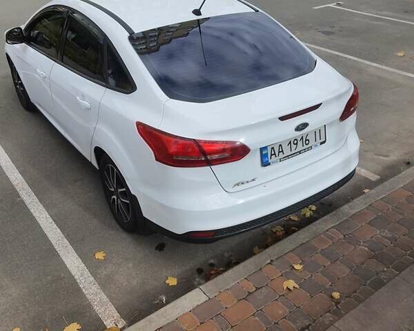 Форд Фокус 2016 в Киеве на Automoto.ua Белый Форд Фокус, объемом двигателя 1.6 л и пробегом 150 тыс. км за 8000 $, фото 5 на Automoto.ua