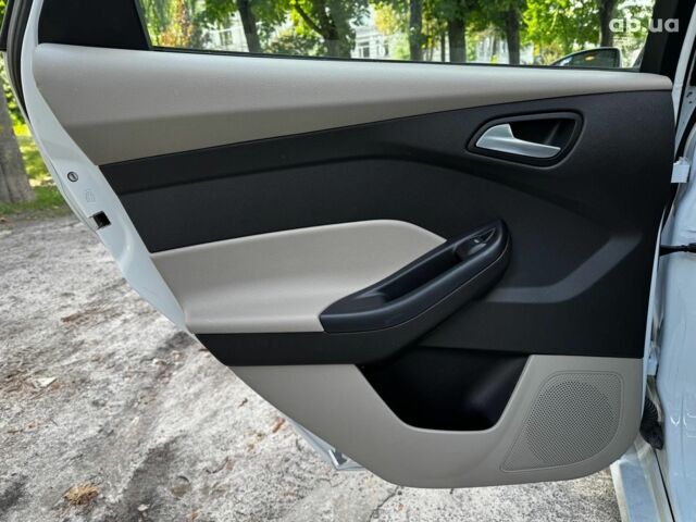 Белый Форд Фокус, объемом двигателя 2 л и пробегом 77 тыс. км за 9190 $, фото 19 на Automoto.ua