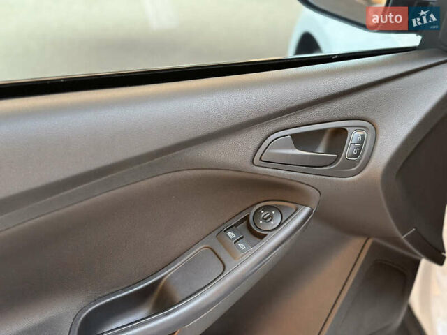 Форд Фокус 2016 в Одессе на Automoto.ua Белый Форд Фокус, объемом двигателя 2 л и пробегом 77 тыс. км за 7500 $, фото 16 на Automoto.ua