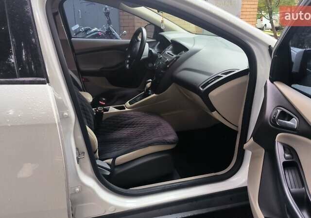 Белый Форд Фокус, объемом двигателя 2 л и пробегом 136 тыс. км за 9200 $, фото 3 на Automoto.ua