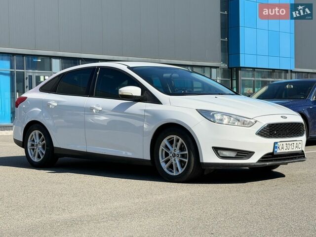 Білий Форд Фокус, об'ємом двигуна 2 л та пробігом 134 тис. км за 9300 $, фото 1 на Automoto.ua