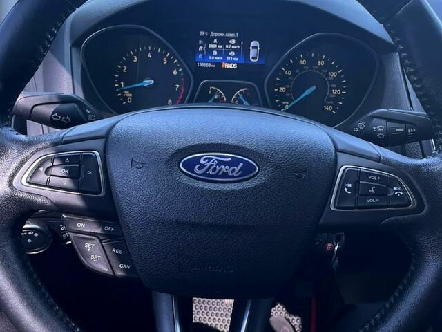 Белый Форд Фокус, объемом двигателя 2 л и пробегом 140 тыс. км за 9700 $, фото 4 на Automoto.ua