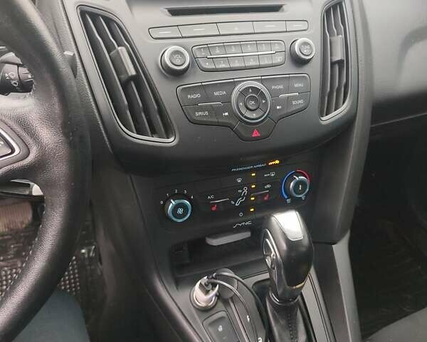 Белый Форд Фокус, объемом двигателя 2 л и пробегом 119 тыс. км за 8800 $, фото 6 на Automoto.ua