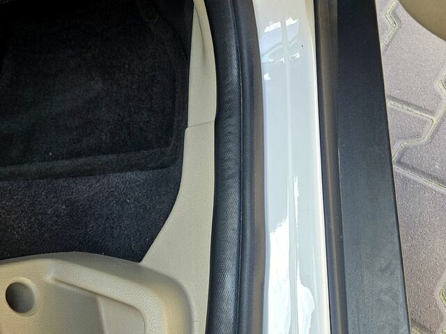 Білий Форд Фокус, об'ємом двигуна 2 л та пробігом 125 тис. км за 8600 $, фото 5 на Automoto.ua