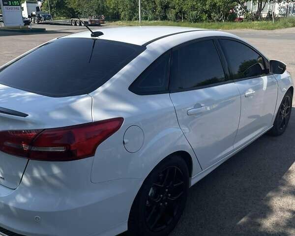 Белый Форд Фокус, объемом двигателя 2 л и пробегом 138 тыс. км за 10100 $, фото 7 на Automoto.ua