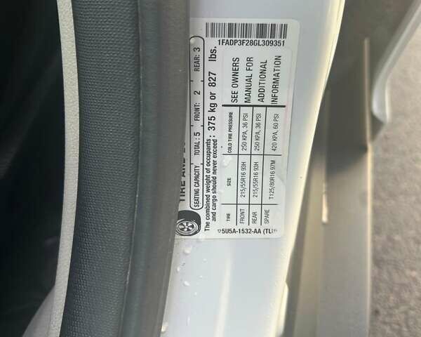 Белый Форд Фокус, объемом двигателя 2 л и пробегом 202 тыс. км за 7600 $, фото 7 на Automoto.ua