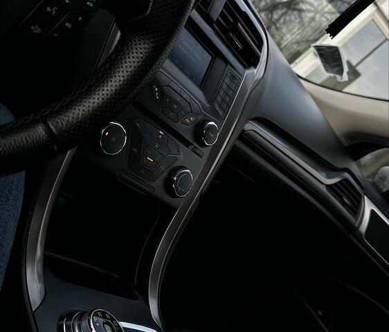 Белый Форд Фокус, объемом двигателя 2.5 л и пробегом 184 тыс. км за 12000 $, фото 3 на Automoto.ua