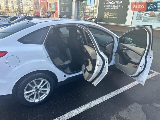 Белый Форд Фокус, объемом двигателя 2 л и пробегом 202 тыс. км за 7600 $, фото 13 на Automoto.ua