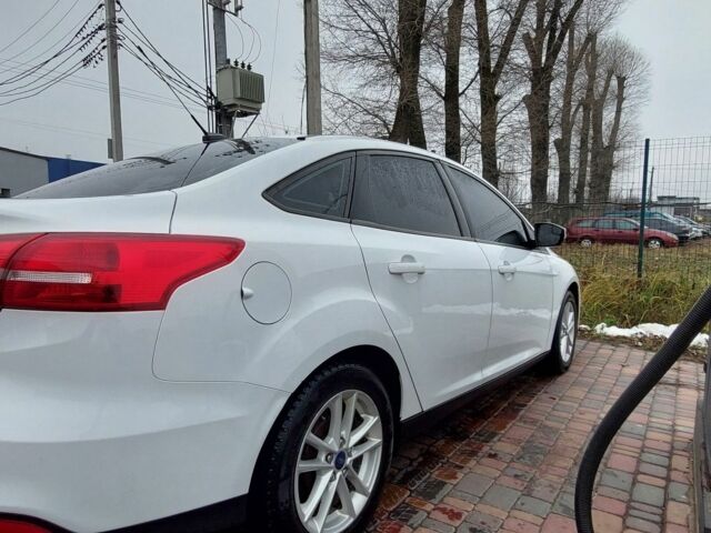 Белый Форд Фокус, объемом двигателя 2 л и пробегом 128 тыс. км за 8000 $, фото 4 на Automoto.ua