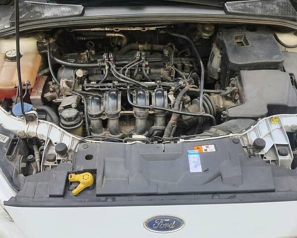 Форд Фокус 2016 в Киеве на Automoto.ua Белый Форд Фокус, объемом двигателя 1.6 л и пробегом 150 тыс. км за 8000 $, фото 8 на Automoto.ua