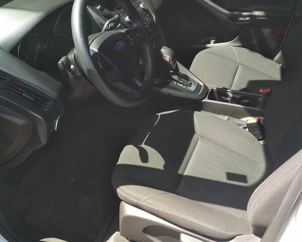 Білий Форд Фокус, об'ємом двигуна 2 л та пробігом 137 тис. км за 9500 $, фото 2 на Automoto.ua