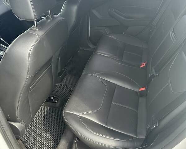 Білий Форд Фокус, об'ємом двигуна 2 л та пробігом 176 тис. км за 10800 $, фото 5 на Automoto.ua