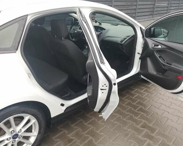 Белый Форд Фокус, объемом двигателя 2 л и пробегом 119 тыс. км за 8800 $, фото 5 на Automoto.ua