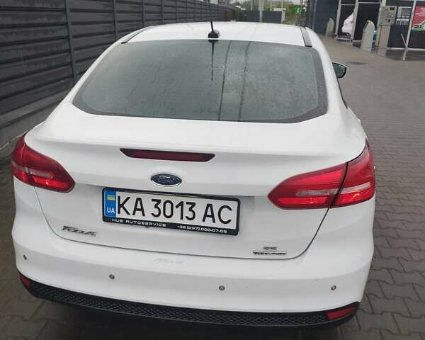 Белый Форд Фокус, объемом двигателя 2 л и пробегом 119 тыс. км за 8800 $, фото 1 на Automoto.ua