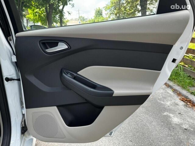 Белый Форд Фокус, объемом двигателя 2 л и пробегом 77 тыс. км за 9190 $, фото 24 на Automoto.ua