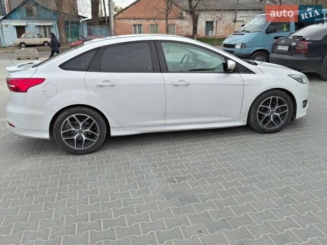 Белый Форд Фокус, объемом двигателя 2 л и пробегом 80 тыс. км за 8500 $, фото 2 на Automoto.ua