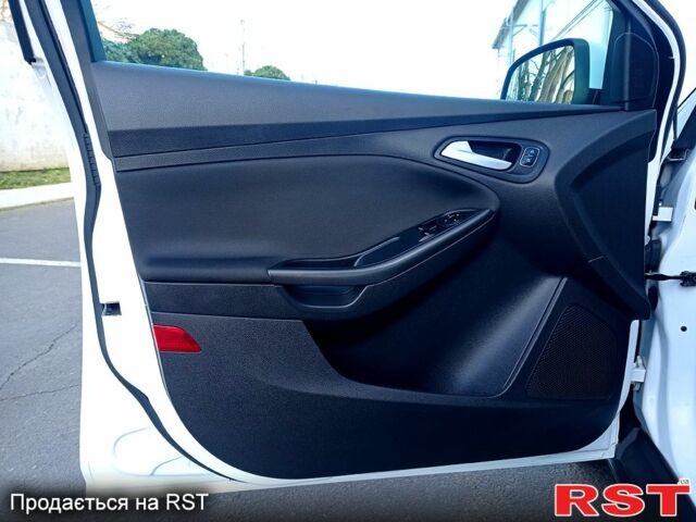 Білий Форд Фокус, об'ємом двигуна 1.6 л та пробігом 240 тис. км за 8000 $, фото 13 на Automoto.ua