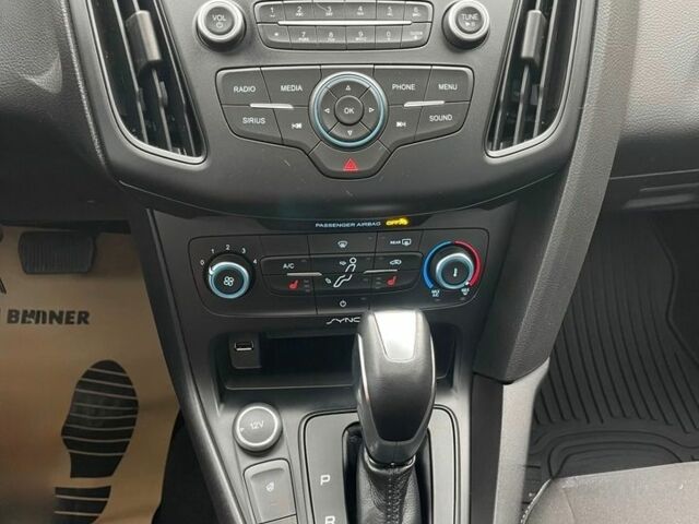 Білий Форд Фокус, об'ємом двигуна 2 л та пробігом 81 тис. км за 8850 $, фото 4 на Automoto.ua