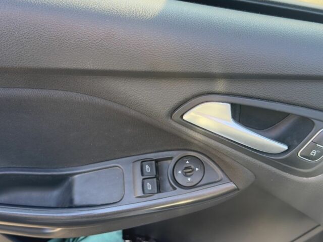 Белый Форд Фокус, объемом двигателя 0 л и пробегом 128 тыс. км за 7800 $, фото 10 на Automoto.ua