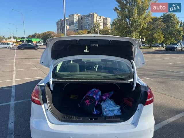 Форд Фокус 2016 в Одессе на Automoto.ua Белый Форд Фокус, объемом двигателя 2 л и пробегом 117 тыс. км за 8600 $, фото 8 на Automoto.ua