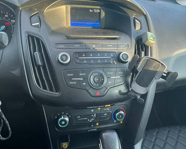 Білий Форд Фокус, об'ємом двигуна 2 л та пробігом 142 тис. км за 8800 $, фото 5 на Automoto.ua