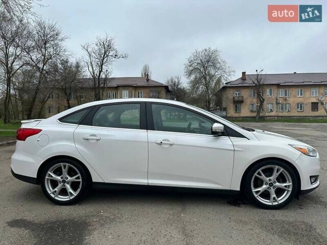 Форд Фокус 2016 в Днепре (Днепропетровске) на Automoto.ua Белый Форд Фокус, объемом двигателя 2 л и пробегом 142 тыс. км за 9500 $, фото 4 на Automoto.ua