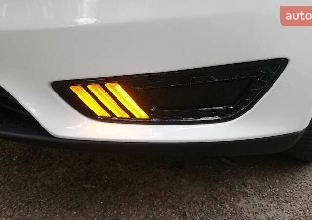 Белый Форд Фокус, объемом двигателя 1.6 л и пробегом 45 тыс. км за 10700 $, фото 32 на Automoto.ua