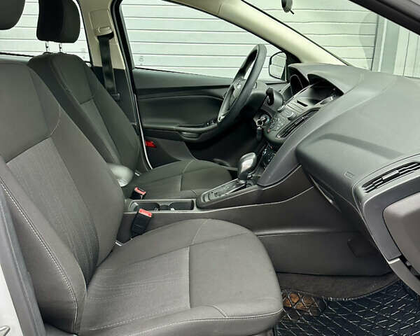 Белый Форд Фокус, объемом двигателя 2 л и пробегом 137 тыс. км за 8700 $, фото 20 на Automoto.ua