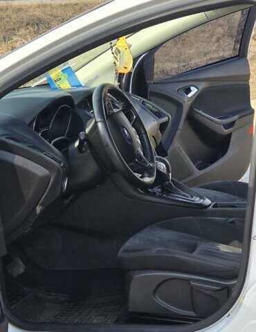 Форд Фокус 2017 в Калуше на Automoto.ua Белый Форд Фокус, объемом двигателя 2 л и пробегом 162 тыс. км за 8500 $, фото 4 на Automoto.ua