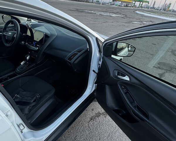 Білий Форд Фокус, об'ємом двигуна 2 л та пробігом 110 тис. км за 8900 $, фото 10 на Automoto.ua